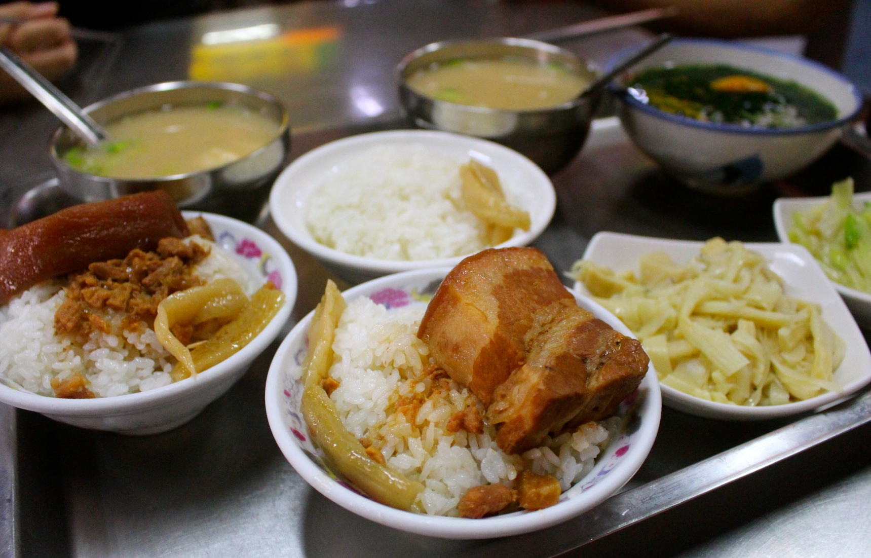 山河魯肉飯,滷肉飯,控肉飯,台中美食,市場美食,第二市場美食,台中第二場,麻薏湯,滷肉飯,魯肉飯,台灣小吃,