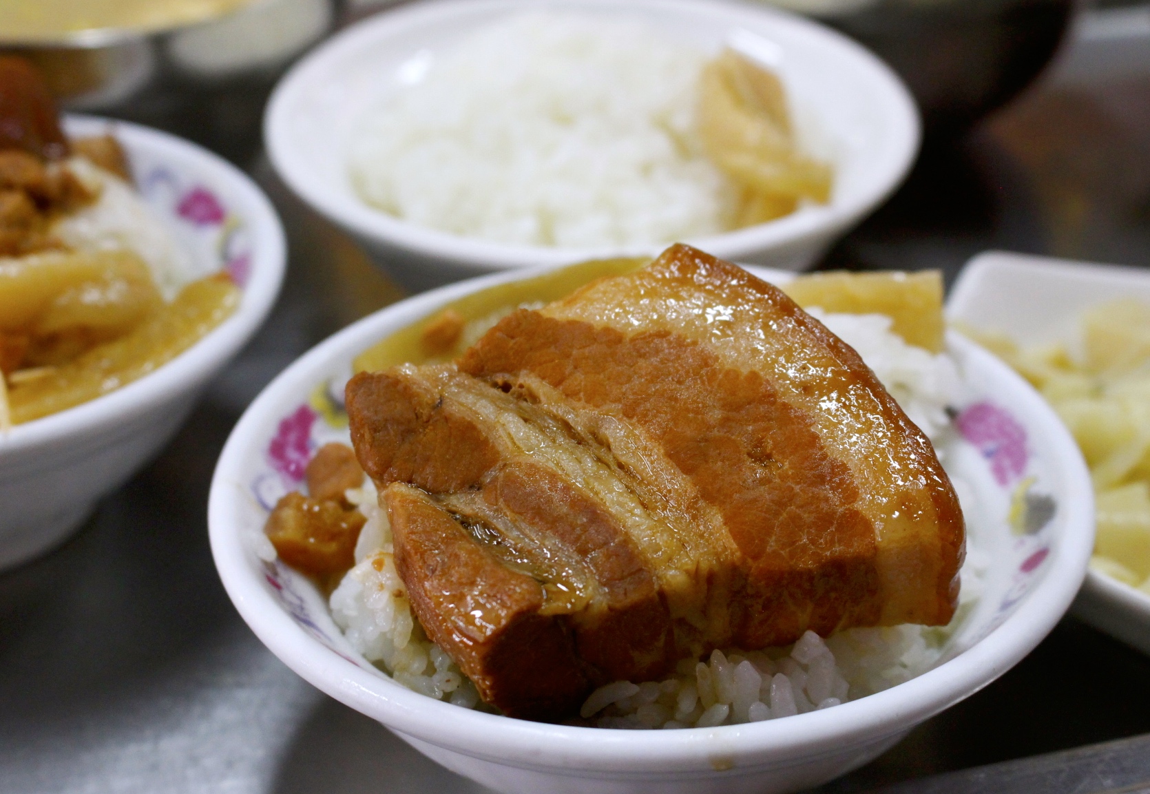 山河魯肉飯,滷肉飯,控肉飯,台中美食,市場美食,第二市場美食,台中第二場,麻薏湯,滷肉飯,魯肉飯,台灣小吃,