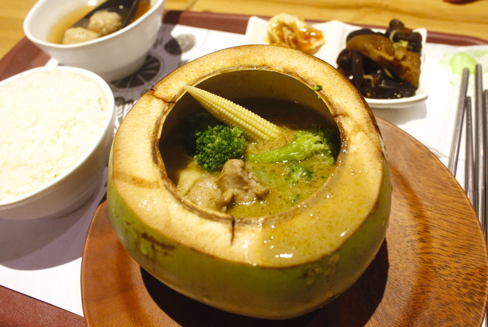 【桃園 Thai.bo 泰飽】大江美食街-泰式飯包。霸氣水果殼當成碗.就像一道菜! 【桃園 Thai.bo 泰飽】大江美食街-泰式飯包。霸氣水果殼當成碗.就像一道菜!