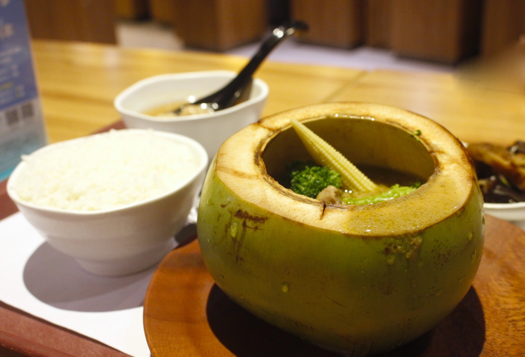 【桃園 Thai.bo 泰飽】大江美食街-泰式飯包。霸氣水果殼當成碗.就像一道菜! 【桃園 Thai.bo 泰飽】大江美食街-泰式飯包。霸氣水果殼當成碗.就像一道菜!
