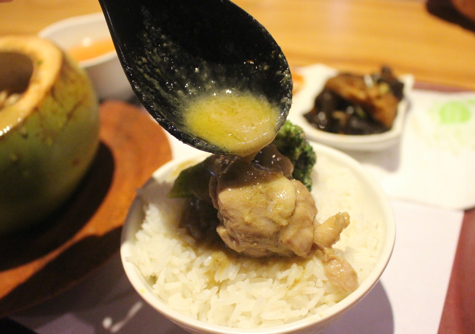 【桃園 Thai.bo 泰飽】大江美食街-泰式飯包。霸氣水果殼當成碗.就像一道菜! 【桃園 Thai.bo 泰飽】大江美食街-泰式飯包。霸氣水果殼當成碗.就像一道菜!