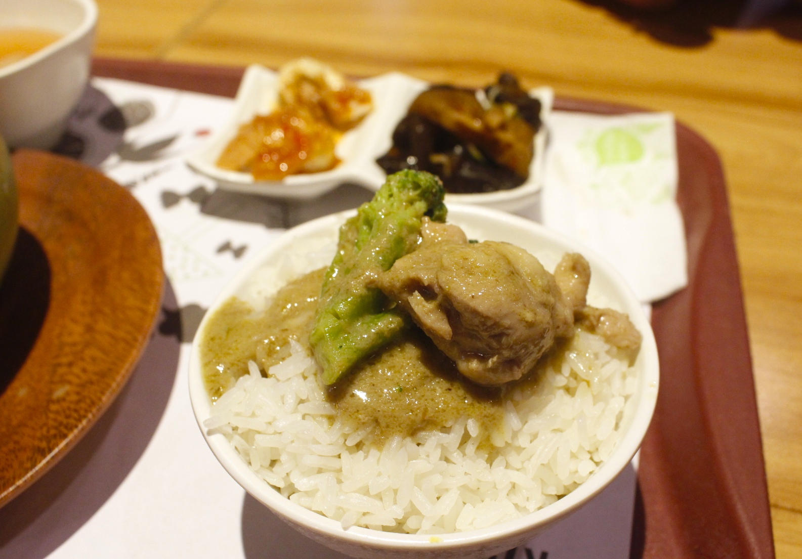 【桃園 Thai.bo 泰飽】大江美食街-泰式飯包。霸氣水果殼當成碗.就像一道菜! 【桃園 Thai.bo 泰飽】大江美食街-泰式飯包。霸氣水果殼當成碗.就像一道菜!