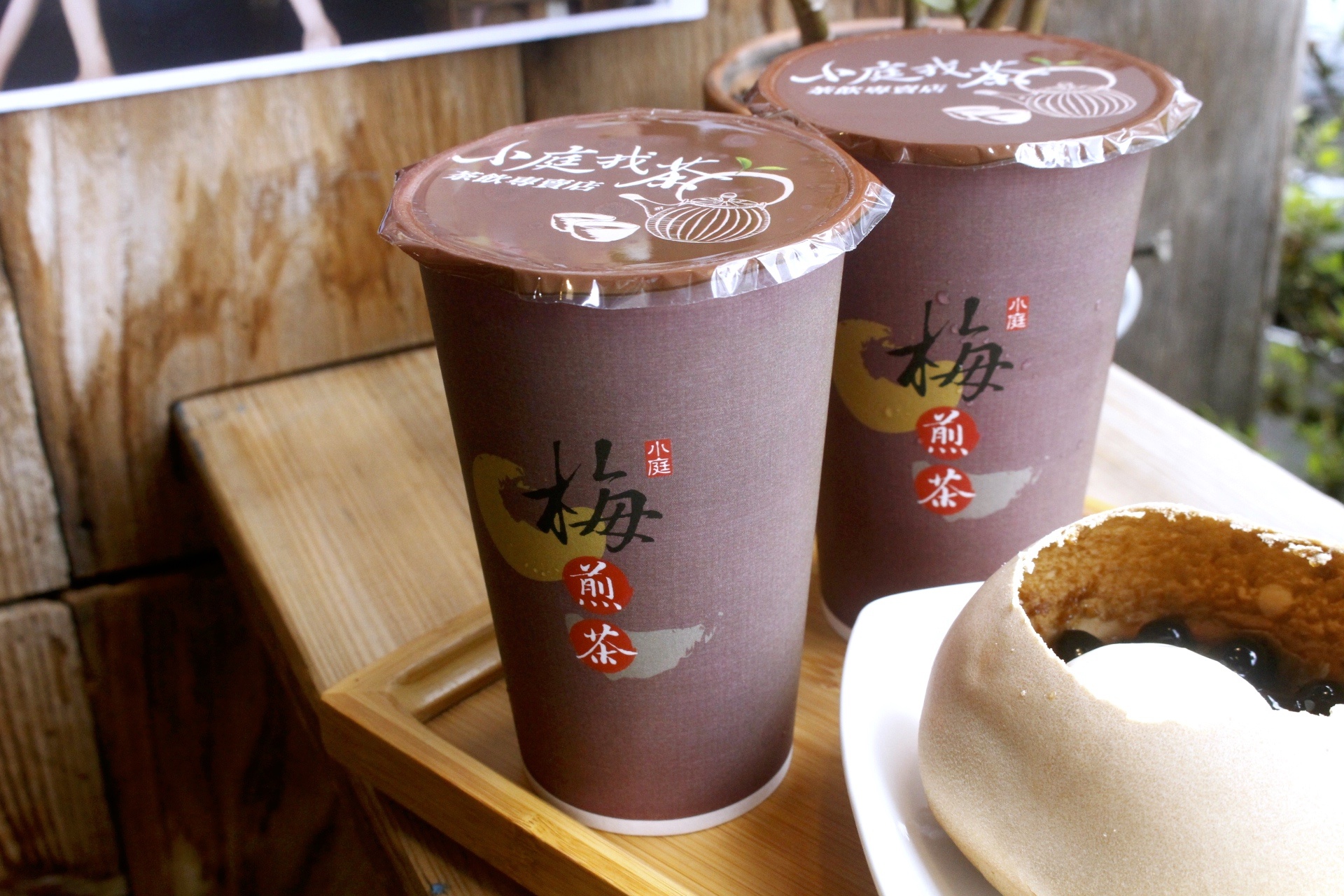 【台中 小庭找茶】藏身台中第二市場小店。台南傳統椪餅大玩創意成了「凸餅冰淇淋」