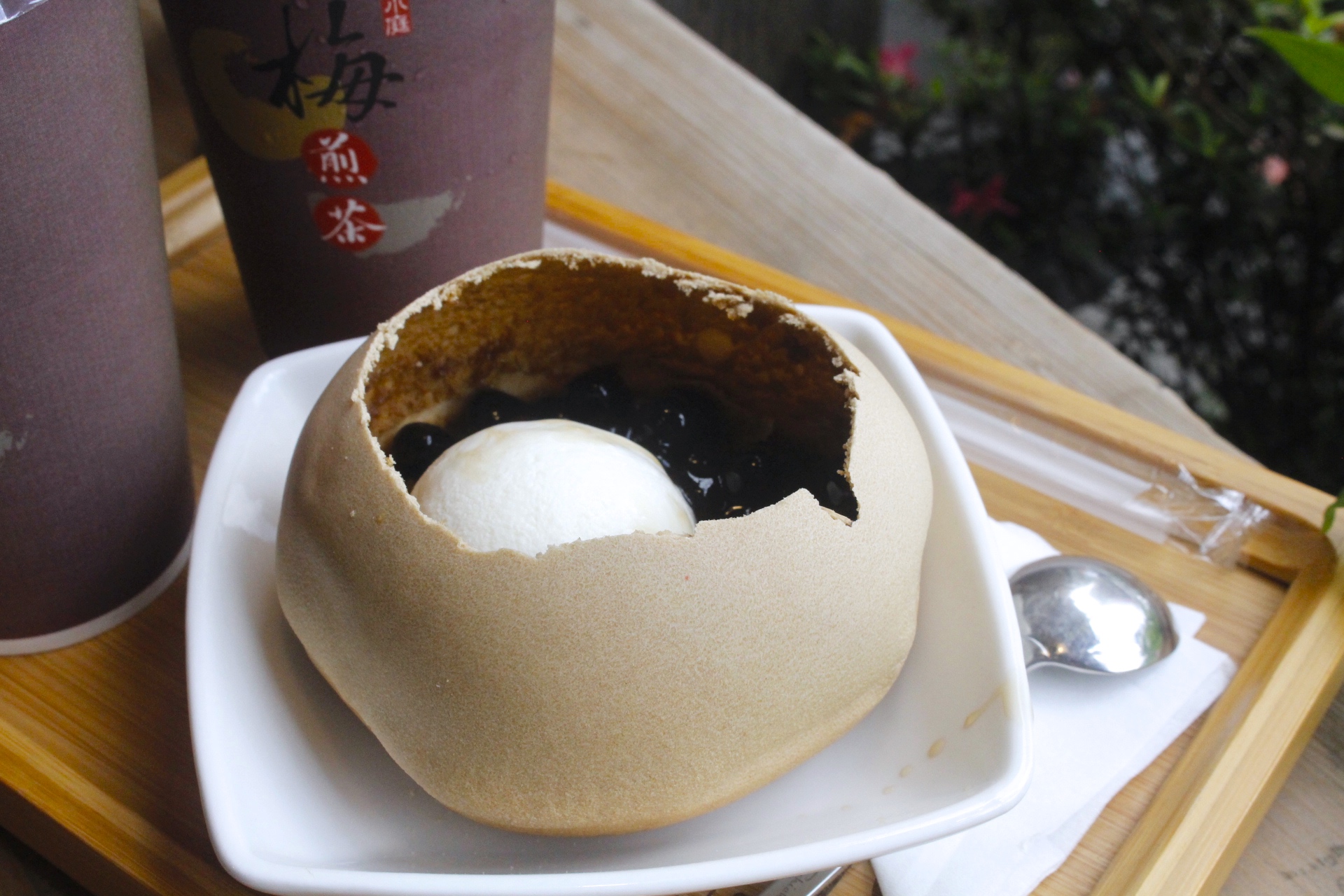 【台中 小庭找茶】藏身台中第二市場小店。台南傳統椪餅大玩創意成了「凸餅冰淇淋」