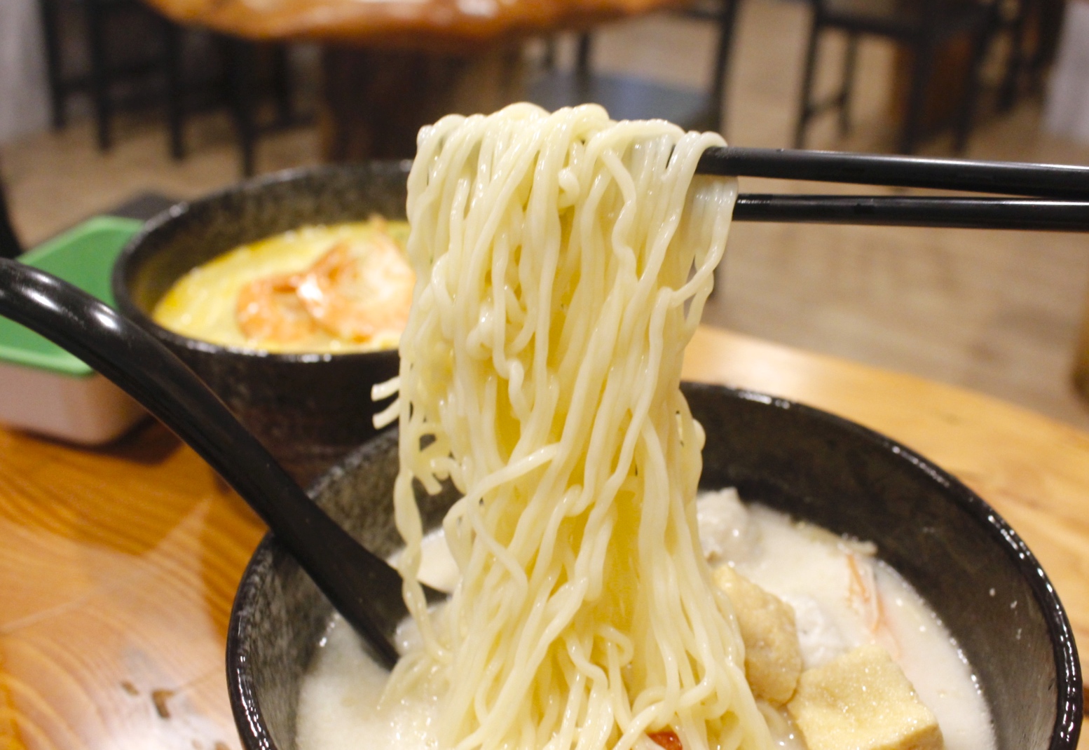 【桃園 小濱城】來自花蓮的南洋特色麵食。 130元就能吃到招牌新馬叻沙麵和白咖哩麵 【桃園 小濱城】來自花蓮的南洋特色麵食。 130元就能吃到招牌新馬叻沙麵和白咖哩麵