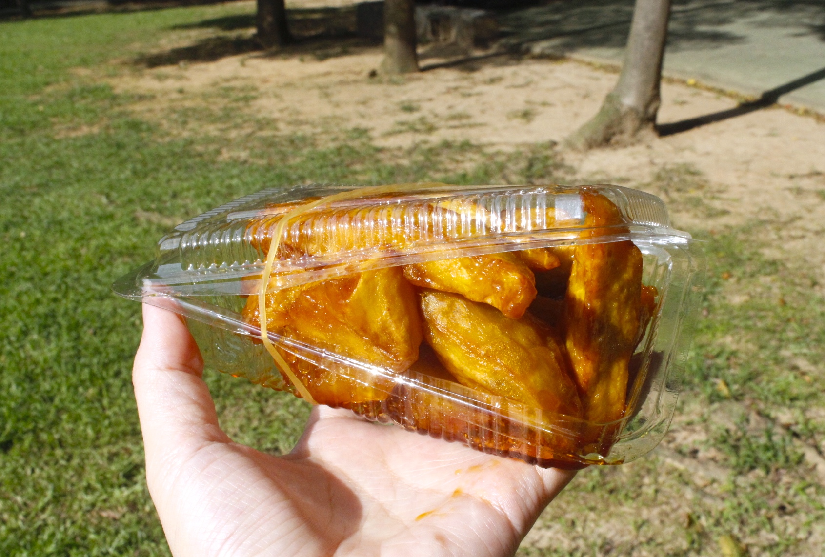 【桃園 懶得煮】在地人氣麵食館.養生茶免費喝。超澎湃小吃區！拔絲地瓜40元更是必點