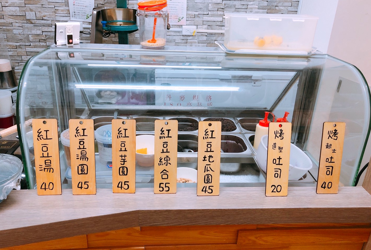 【桃園 冫ㄅㄧㄥ水1號店】巷弄藏匿的萌萌噠冰品店。摩艾石像也入冰、加5元就有一碗手工彩虹湯圓!超划算 【桃園 冫ㄅㄧㄥ水1號店】巷弄藏匿的萌萌噠冰品店。摩艾石像也入冰、加5元就有一碗手工彩虹湯圓!超划算