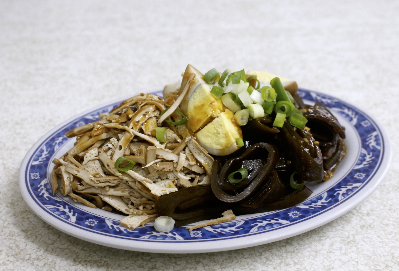 【台中 仇媽媽山東餃子館】在地巷弄40年老店。餃子店只有賣一種豬肉口味！搭配經典酸辣湯真好喝