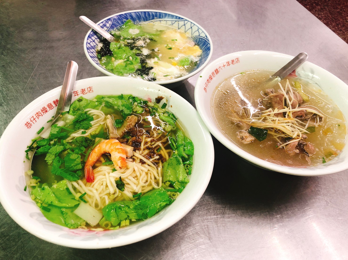 【台南 小吃三連發】在地人推福記肉圓、伴手禮名東現烤蛋糕、70年老店恭仔肉燥意麵 【台南 小吃三連發】在地人推福記肉圓、伴手禮名東現烤蛋糕、70年老店恭仔肉燥意麵