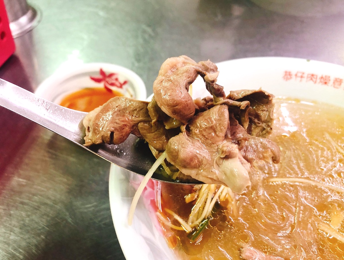 【台南 小吃三連發】在地人推福記肉圓、伴手禮名東現烤蛋糕、70年老店恭仔肉燥意麵