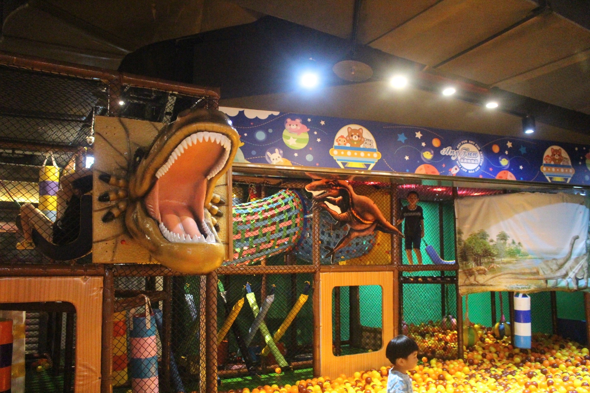 【新北 恐龍叢林】A9奇幻島新作主題樂園。百坪遊戲場「球池、蹦床跳跳樂、VR互動、充氣坐墊溜滑梯」 【新北 恐龍叢林】A9奇幻島新作主題樂園。百坪遊戲場「球池、蹦床跳跳樂、VR互動、充氣坐墊溜滑梯」