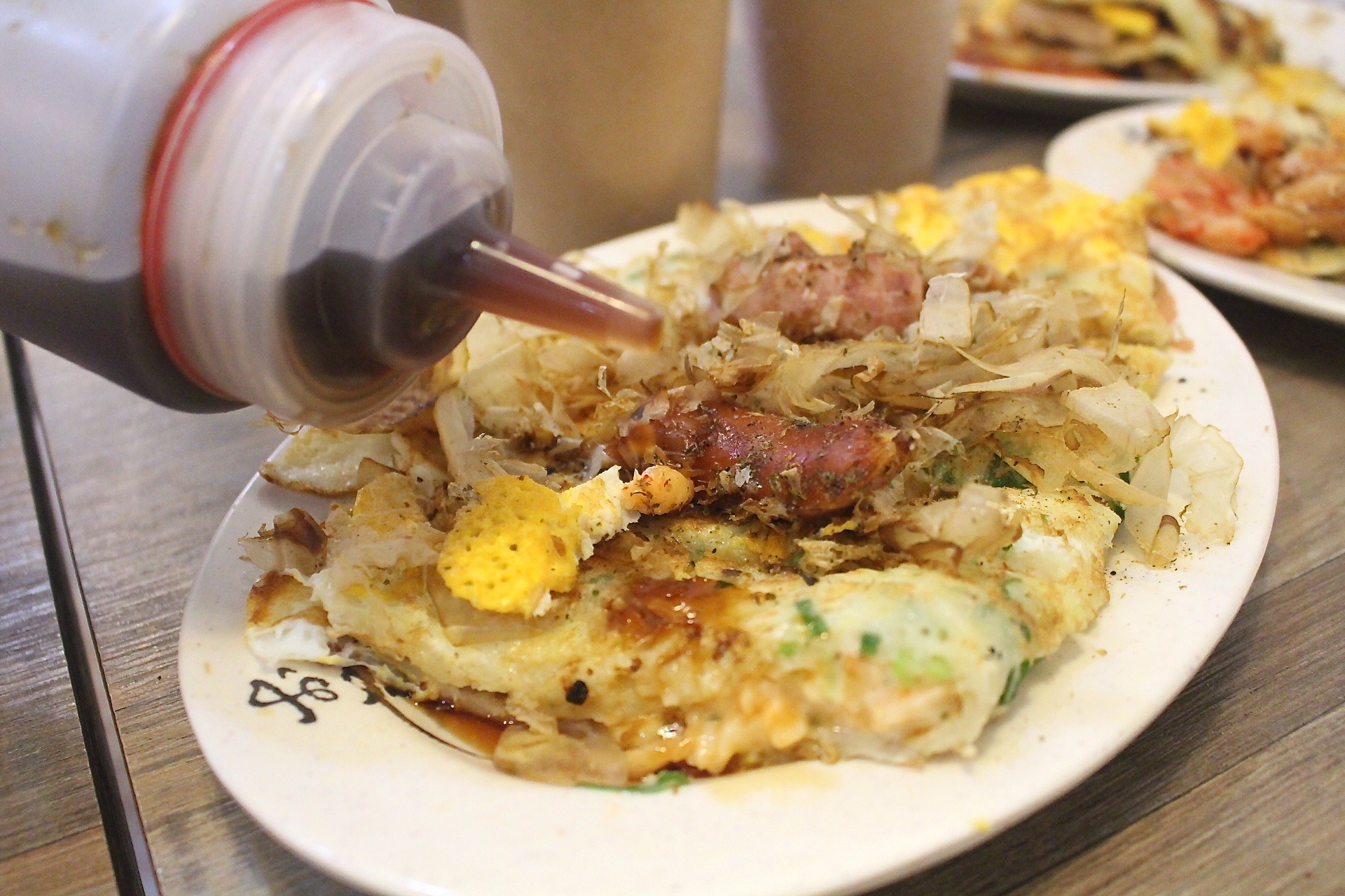 【桃園 京佬杯老蛋餅】傳承台中太平30年的好滋味。古早味粉漿蛋餅想加什麼配料自己選！