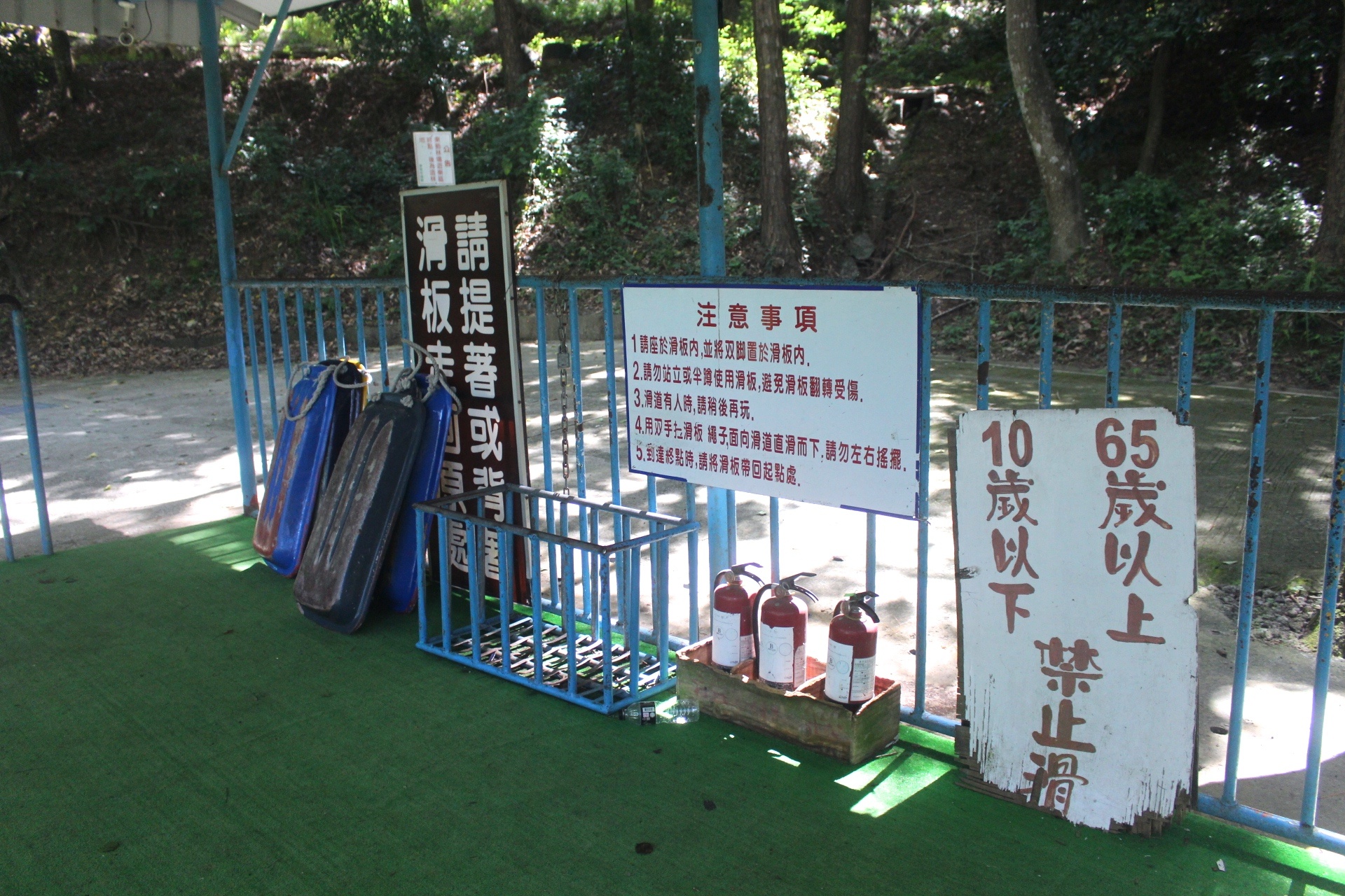 【台中 東勢林場】中部最大體能訓練區「滑索鞦韆、滑草、超長溜滑梯」還有森之湯泡足、甲蟲區喔！