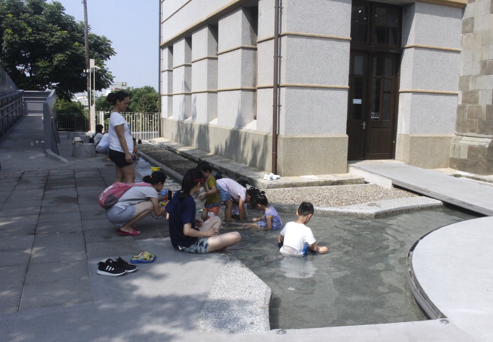【新竹 水道取水口展示館】90年古蹟有了新生命。閃耀裝置藝術牆、淺水泡腳池、溜滑梯和攀岩 【新竹 水道取水口展示館】90年古蹟有了新生命。閃耀裝置藝術牆、淺水泡腳池、溜滑梯和攀岩