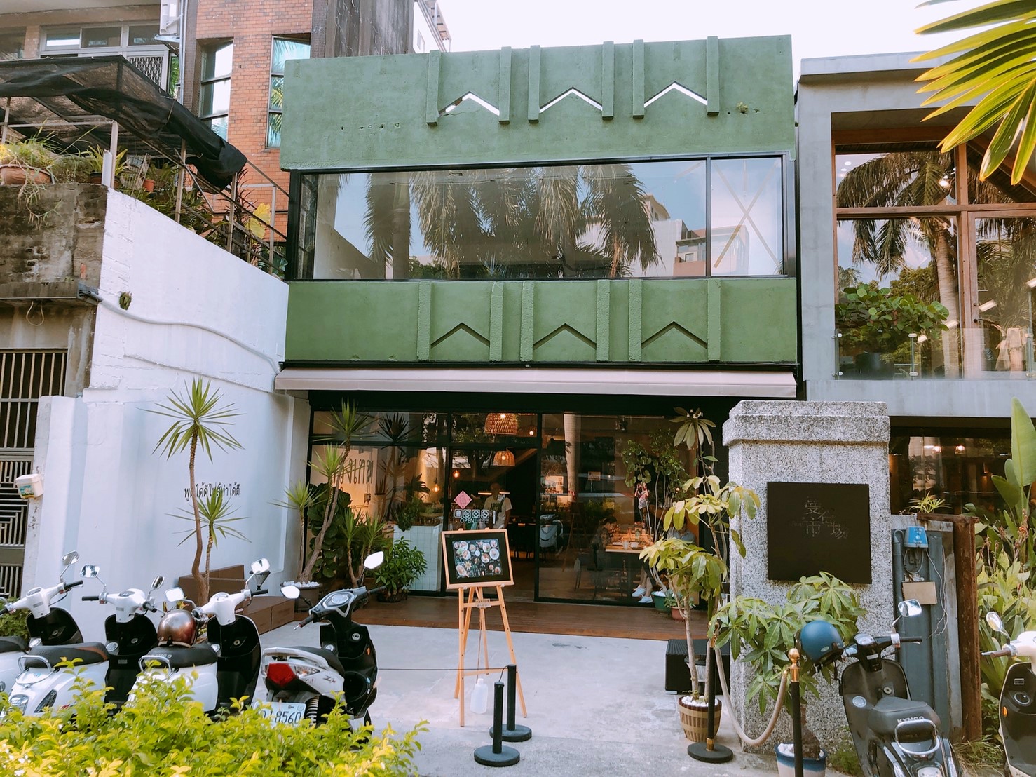 【新竹 曼谷市場】東門市場泰式小吃巨城分店。啟動度假拍照風!紅咖哩辣味溫和老少咸宜 【新竹 曼谷市場】東門市場泰式小吃巨城分店。啟動度假拍照風!紅咖哩辣味溫和老少咸宜