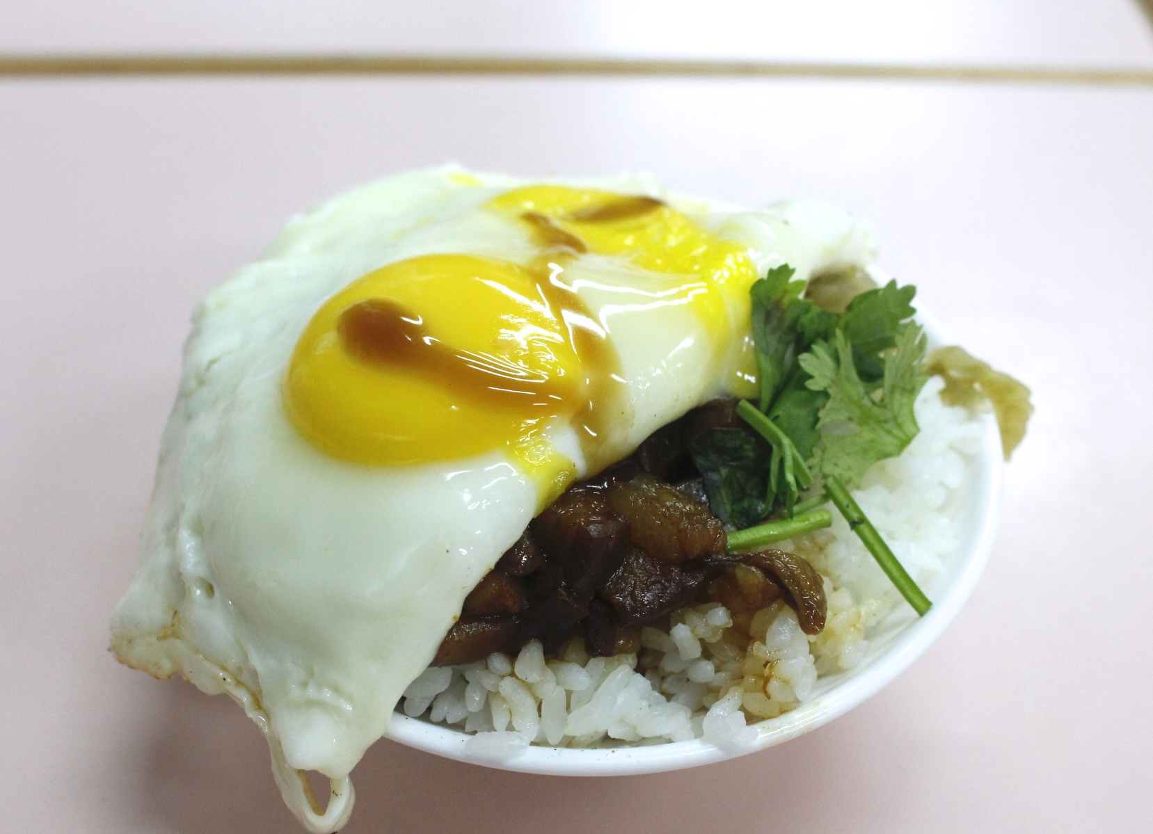 【新竹 老五鹹粥】湖口小吃美食指標。必吃得獎「波霸滷肉飯」黑板還有整面隱藏版菜單! 【新竹 老五鹹粥】湖口小吃美食指標。必吃得獎「波霸滷肉飯」黑板還有整面隱藏版菜單!