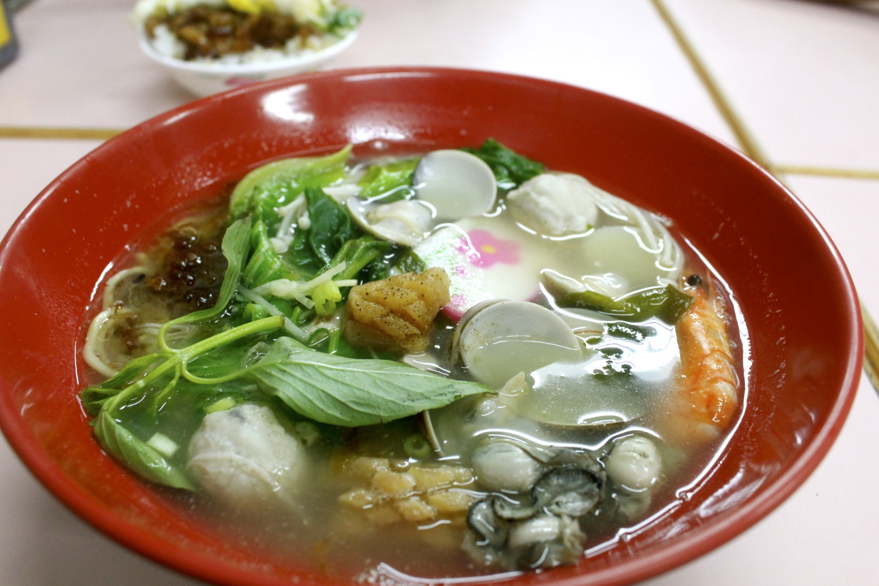【新竹 老五鹹粥】湖口小吃美食指標。必吃得獎「波霸滷肉飯」黑板還有整面隱藏版菜單! 【新竹 老五鹹粥】湖口小吃美食指標。必吃得獎「波霸滷肉飯」黑板還有整面隱藏版菜單!
