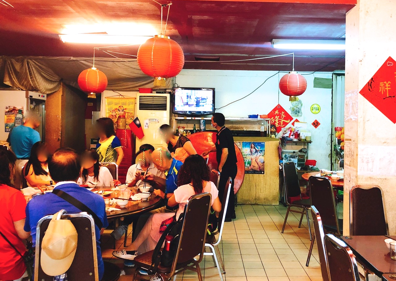 【台北 88家常菜】現炒家常菜100元台幣吃到飽。沒有預約吃不到！老闆人超好怕你吃不飽