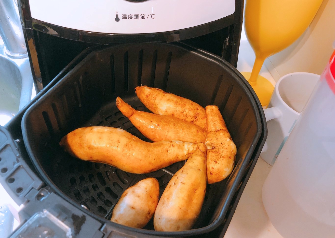 【氣炸鍋 料理分享】它除了炸還能做什麼？初學者也能烤蛋糕和烤全雞！讓我一玩停不下來...