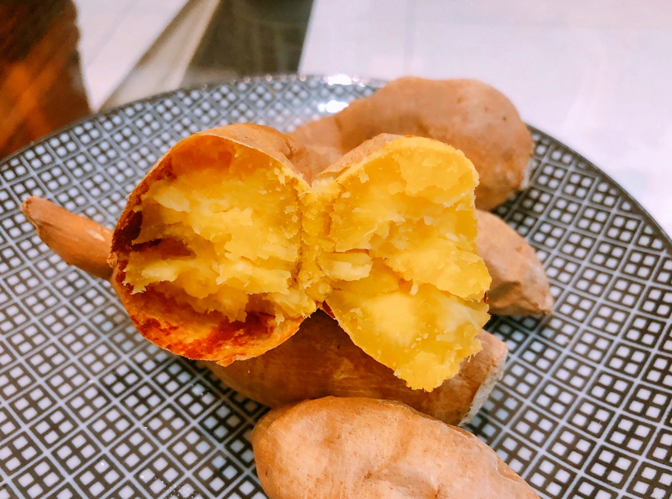 【氣炸鍋 料理分享】它除了炸還能做什麼？初學者也能烤蛋糕和烤全雞！讓我一玩停不下來...