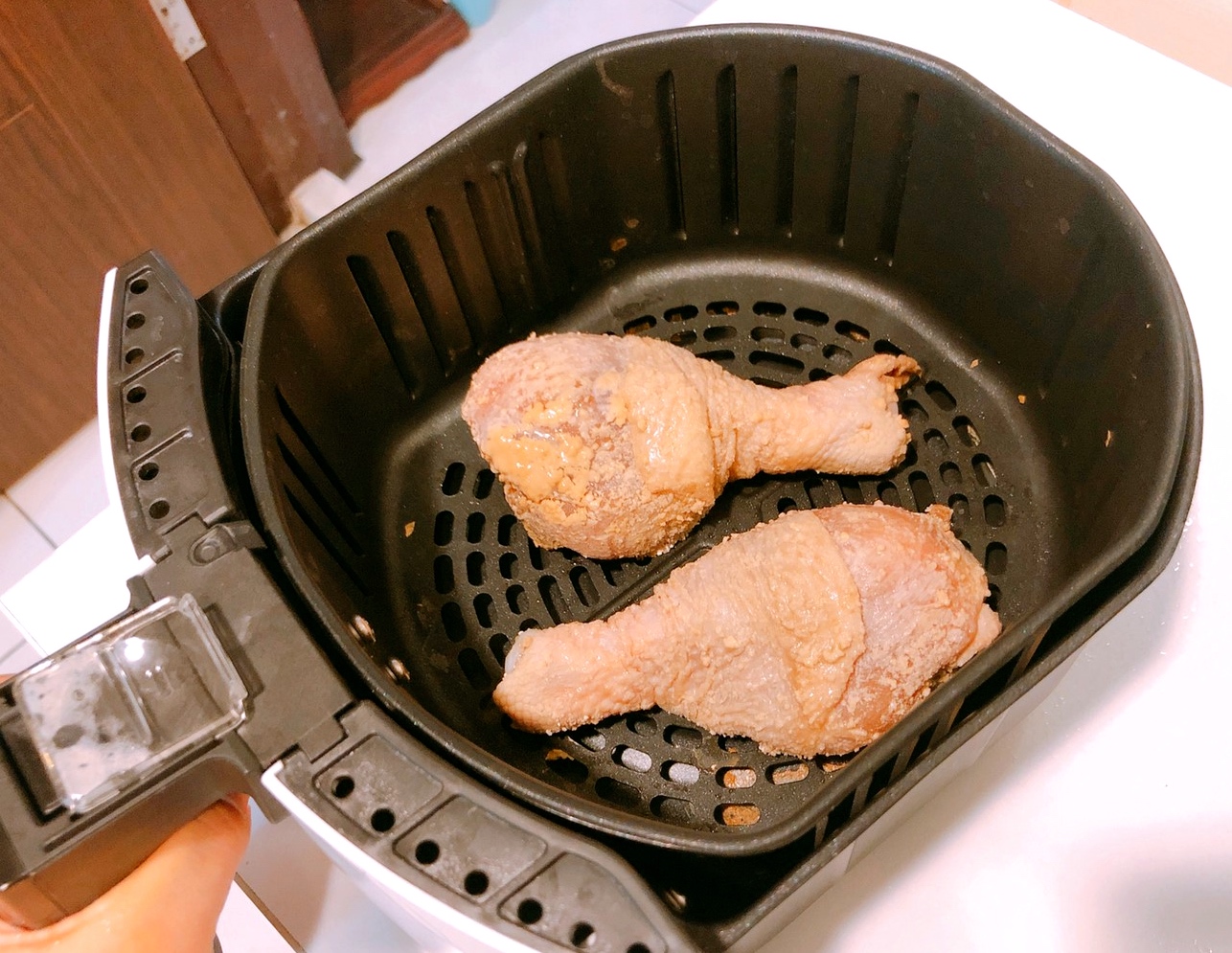 【氣炸鍋 料理分享】它除了炸還能做什麼？初學者也能烤蛋糕和烤全雞！讓我一玩停不下來...