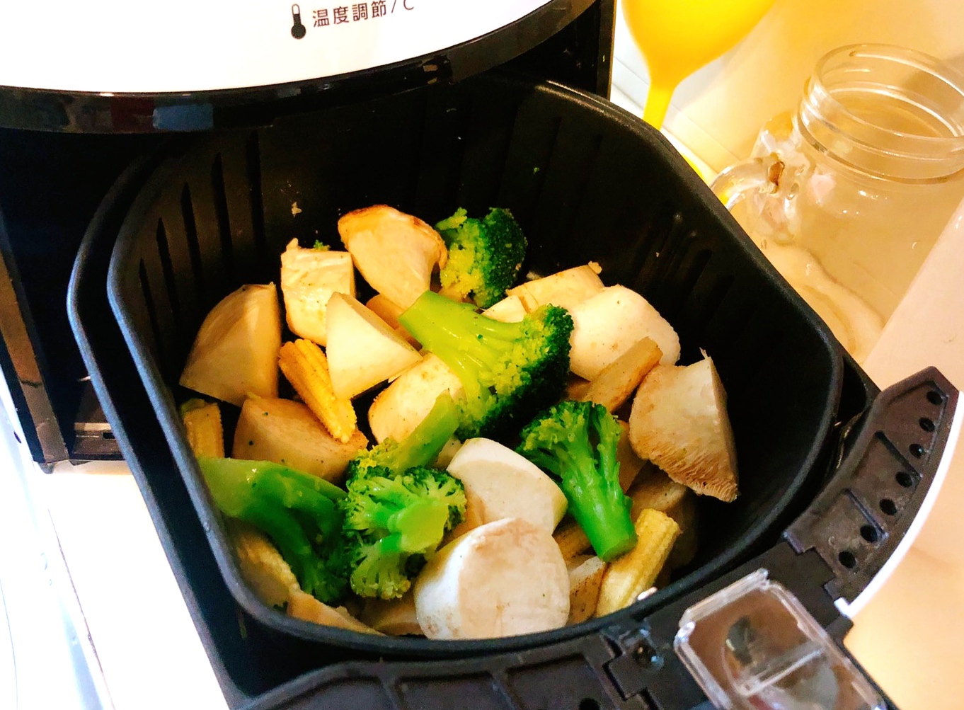 【氣炸鍋 料理分享】它除了炸還能做什麼？初學者也能烤蛋糕和烤全雞！讓我一玩停不下來...