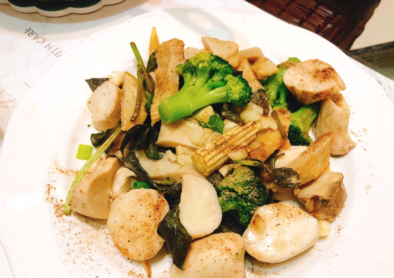 【氣炸鍋 料理分享】它除了炸還能做什麼？初學者也能烤蛋糕和烤全雞！讓我一玩停不下來...