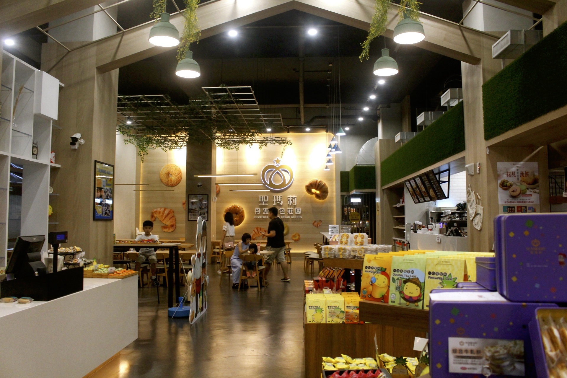 【玩 聖瑪莉丹麥麵包莊園】新北區最新觀光工廠。小廚師蛋糕DIY、VR體驗還有北歐風主題拍照區! 【玩 聖瑪莉丹麥麵包莊園】新北區最新觀光工廠。小廚師蛋糕DIY、VR體驗還有北歐風主題拍照區!