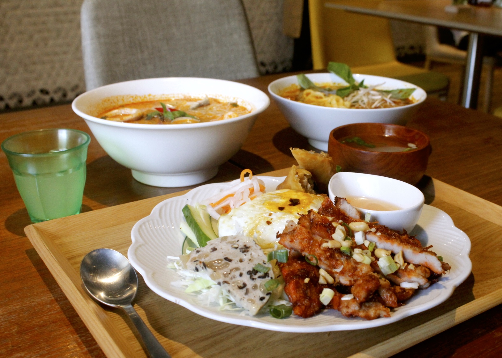 【食 金福越式河粉】藏匿民宅巷弄KING PHO BAR。超設計感越式餐館.內用提供泰式奶茶喝到飽! 【食 金福越式河粉】藏匿民宅巷弄KING PHO BAR。超設計感越式餐館.內用提供泰式奶茶喝到飽!