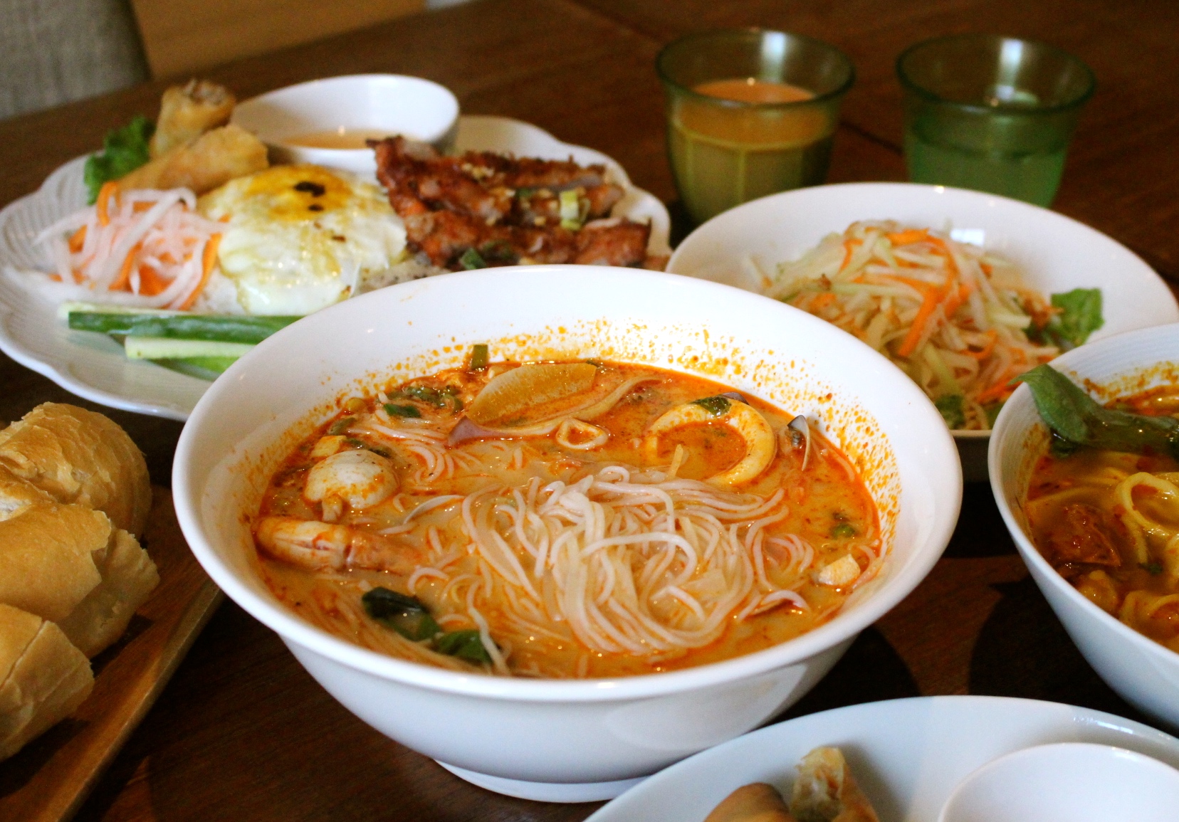 【食 金福越式河粉】藏匿民宅巷弄KING PHO BAR。超設計感越式餐館.內用提供泰式奶茶喝到飽! 【食 金福越式河粉】藏匿民宅巷弄KING PHO BAR。超設計感越式餐館.內用提供泰式奶茶喝到飽!