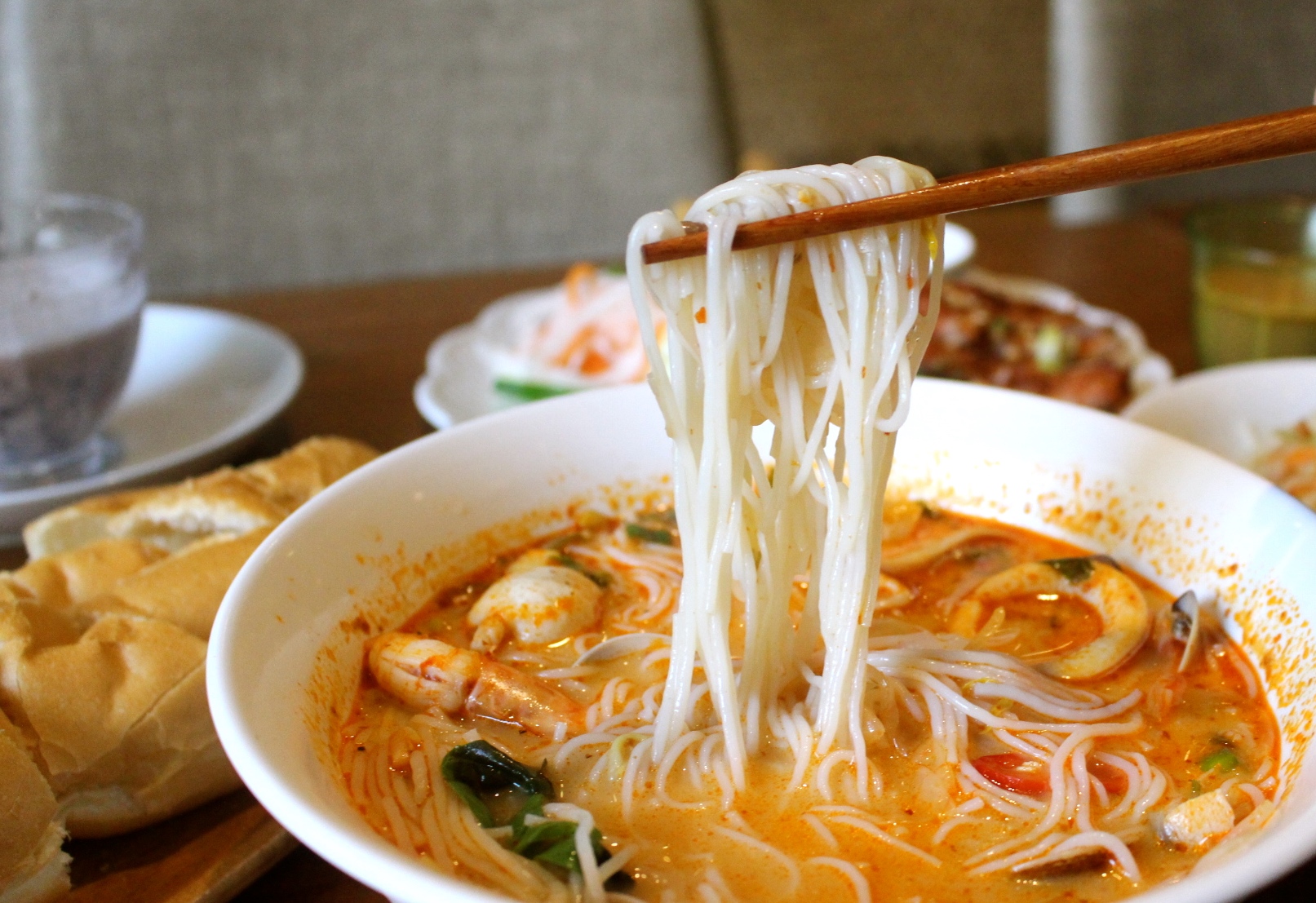 【食 金福越式河粉】藏匿民宅巷弄KING PHO BAR。超設計感越式餐館.內用提供泰式奶茶喝到飽! 【食 金福越式河粉】藏匿民宅巷弄KING PHO BAR。超設計感越式餐館.內用提供泰式奶茶喝到飽!