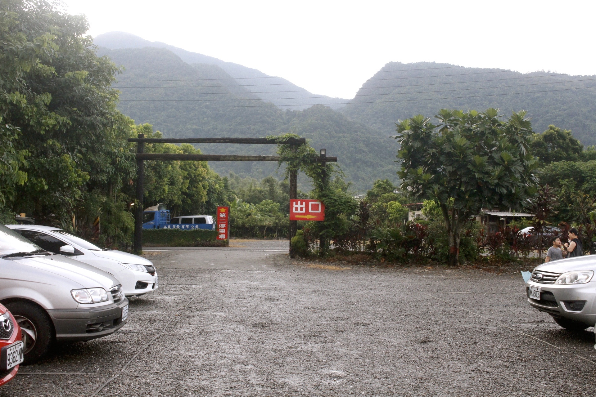 【食 福哥石窯雞】礁溪好評「石窯烤雞」選用台東放養黑羽土雞。糕渣、雞汁悶筍必點！