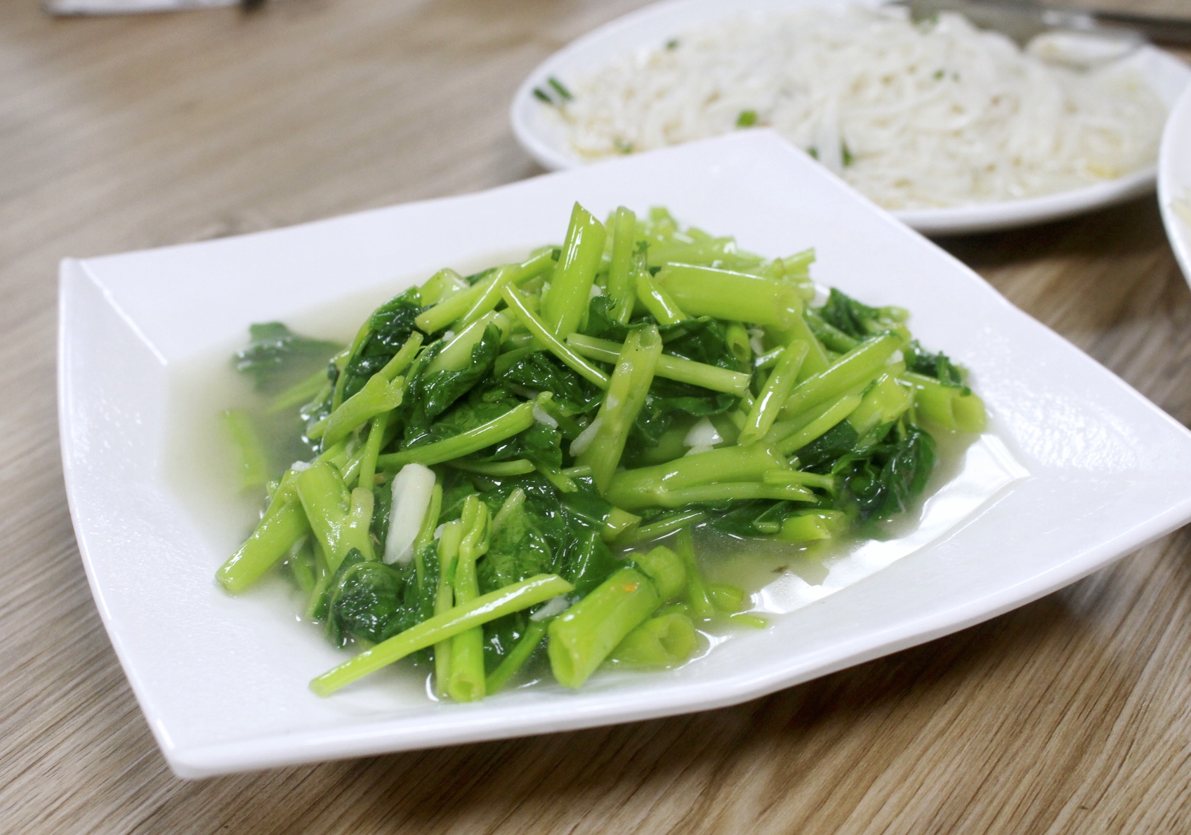 【食 福哥石窯雞】礁溪好評「石窯烤雞」選用台東放養黑羽土雞。糕渣、雞汁悶筍必點！