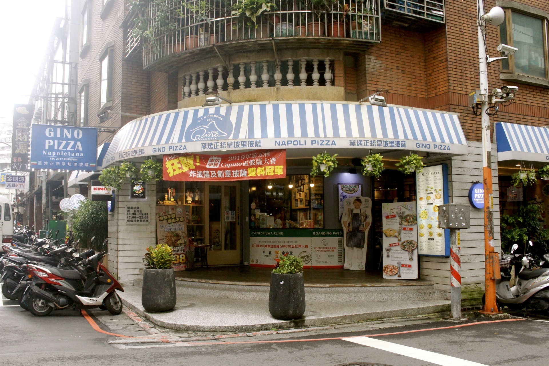 【食 Gino Pizza Napoletana】CAPUTO盃常勝軍!2019年世界冠軍就在這.正宗拿坡里披薩好吃 【食 Gino Pizza Napoletana】CAPUTO盃常勝軍!2019年世界冠軍就在這.正宗拿坡里披薩好吃