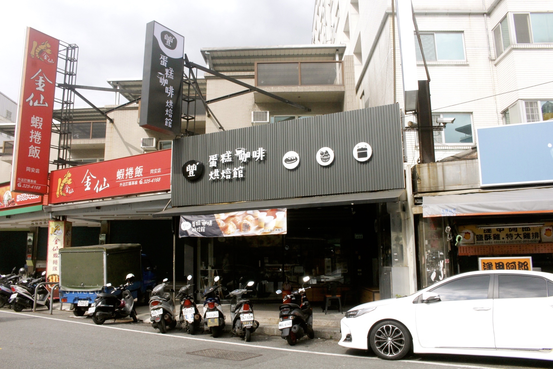 【食 豐蛋糕咖啡烘焙館】新竹銅板泡芙「桃園也有分店」菠蘿泡芙不到12元,還提供現磨咖啡免費飲用!!! 【食 豐蛋糕咖啡烘焙館】新竹銅板泡芙「桃園也有分店」菠蘿泡芙不到12元,還提供現磨咖啡免費飲用!!!