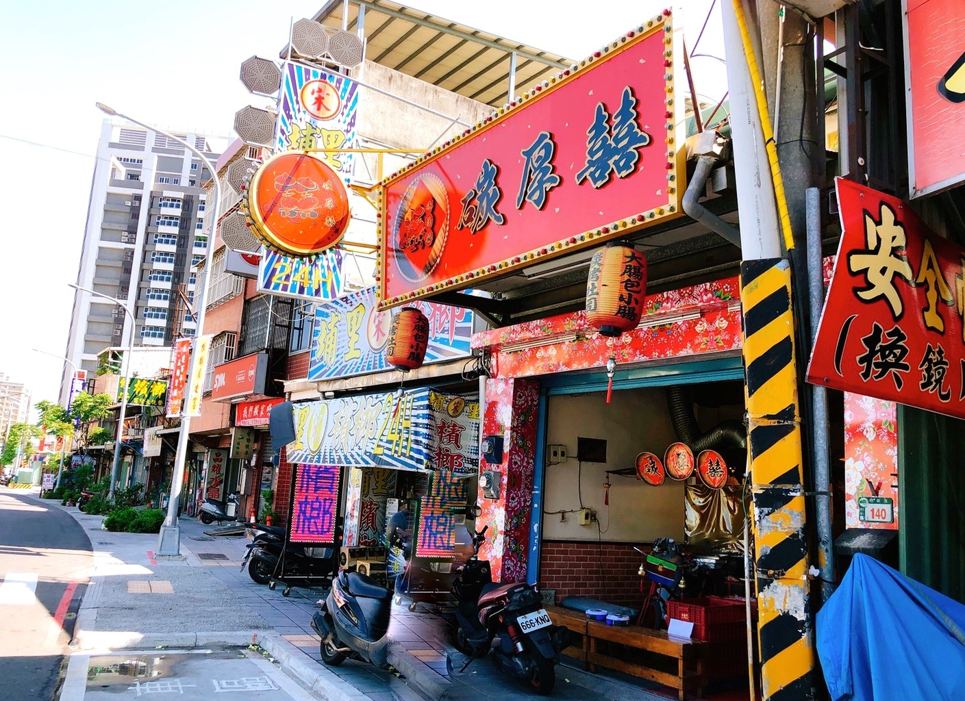 【食 碳厚囍】充滿懷舊囍字的三輪車早餐店。一早就能吃到碳烤大腸包小腸. 超推“碳烤里肌肉牽絲吐司” 好呷 【食 碳厚囍】充滿懷舊囍字的三輪車早餐店。一早就能吃到碳烤大腸包小腸. 超推“碳烤里肌肉牽絲吐司” 好呷