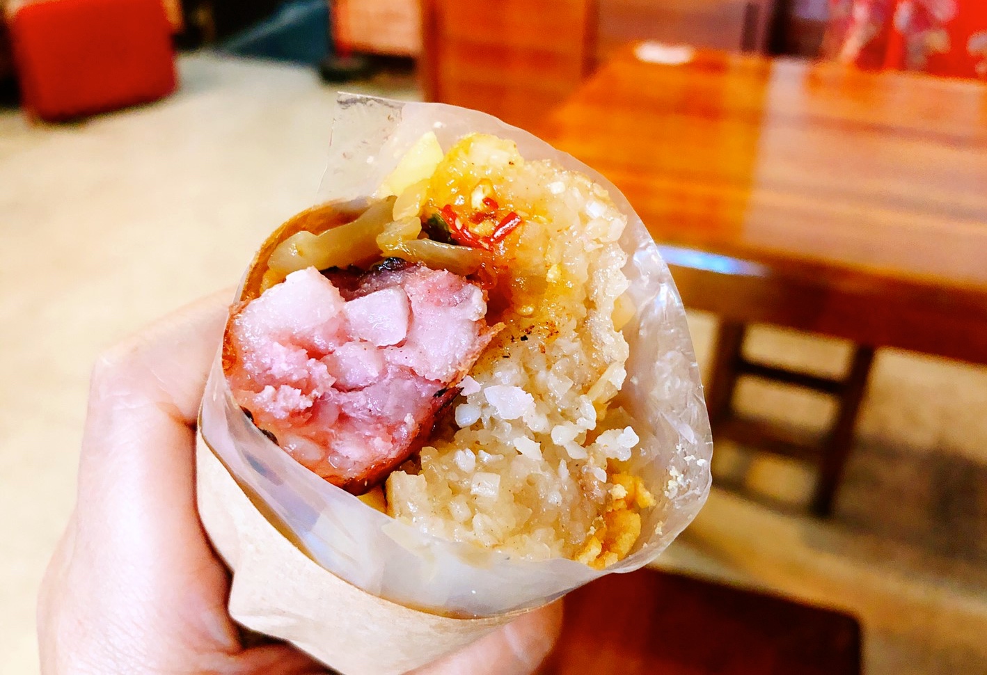 【食 碳厚囍】充滿懷舊囍字的三輪車早餐店。一早就能吃到碳烤大腸包小腸. 超推“碳烤里肌肉牽絲吐司” 好呷 【食 碳厚囍】充滿懷舊囍字的三輪車早餐店。一早就能吃到碳烤大腸包小腸. 超推“碳烤里肌肉牽絲吐司” 好呷