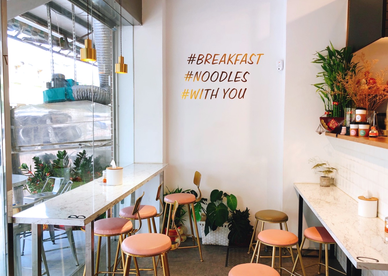 【食! 叉咪早餐 Chami_Breakfast】一早飛奔網美早餐店吃炒麵!蒸過的炒麵擺肉排、貢丸和荷包蛋超豐富! 【食! 叉咪早餐 Chami_Breakfast】一早飛奔網美早餐店吃炒麵!蒸過的炒麵擺肉排、貢丸和荷包蛋超豐富!