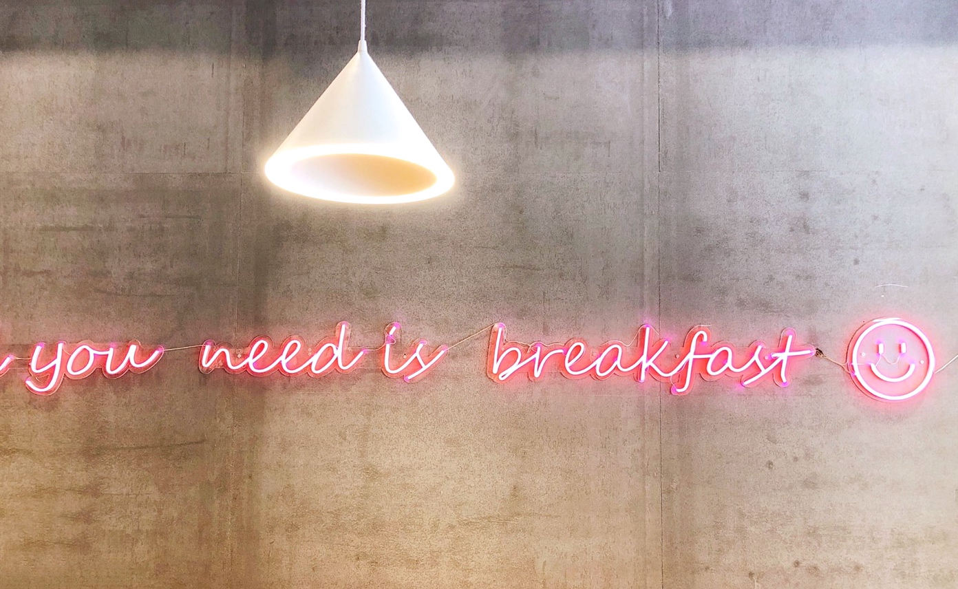 【食! 叉咪早餐 Chami_Breakfast】一早飛奔網美早餐店吃炒麵!蒸過的炒麵擺肉排、貢丸和荷包蛋超豐富! 【食! 叉咪早餐 Chami_Breakfast】一早飛奔網美早餐店吃炒麵!蒸過的炒麵擺肉排、貢丸和荷包蛋超豐富!