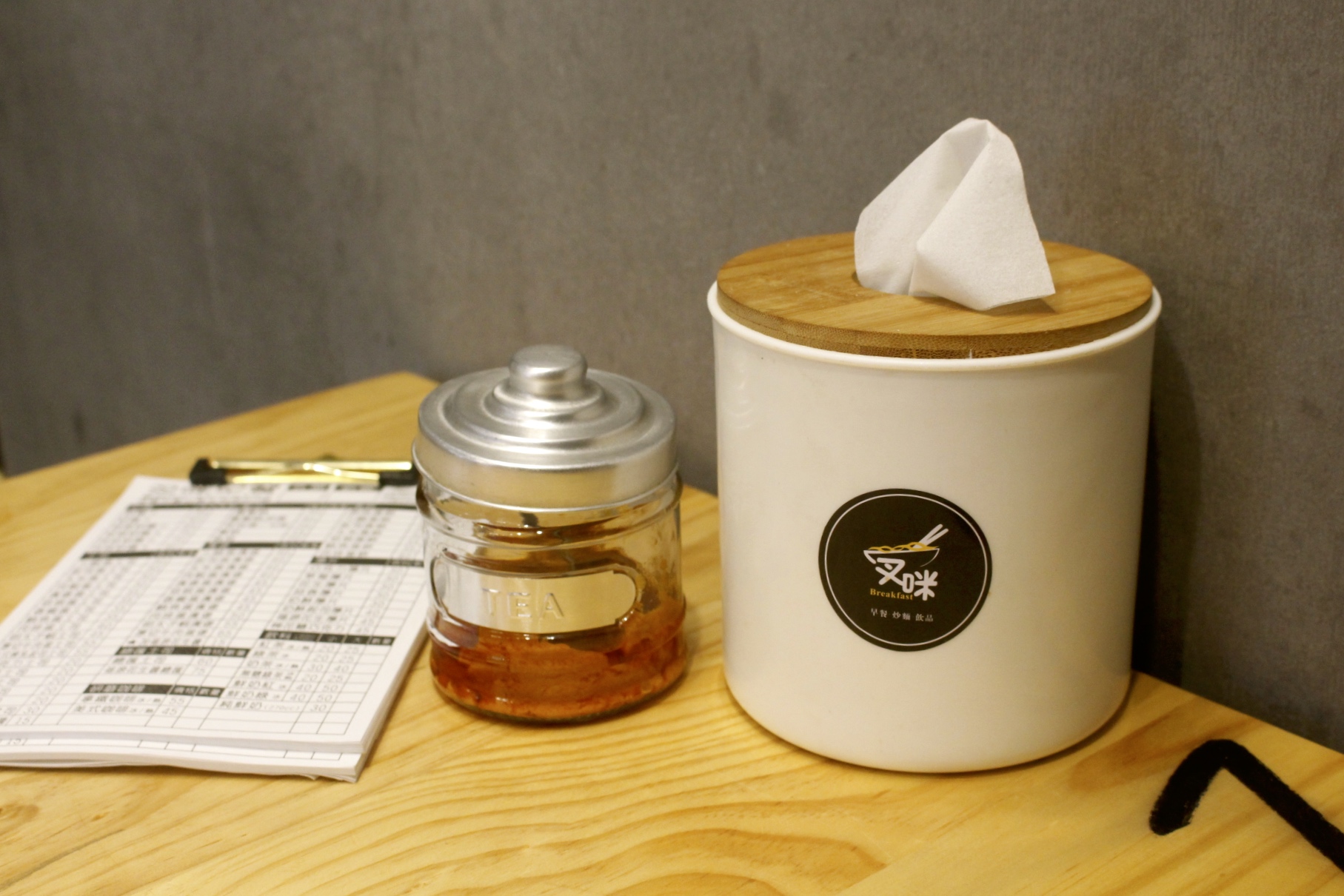 【食! 叉咪早餐 Chami_Breakfast】一早飛奔網美早餐店吃炒麵!蒸過的炒麵擺肉排、貢丸和荷包蛋超豐富! 【食! 叉咪早餐 Chami_Breakfast】一早飛奔網美早餐店吃炒麵!蒸過的炒麵擺肉排、貢丸和荷包蛋超豐富!