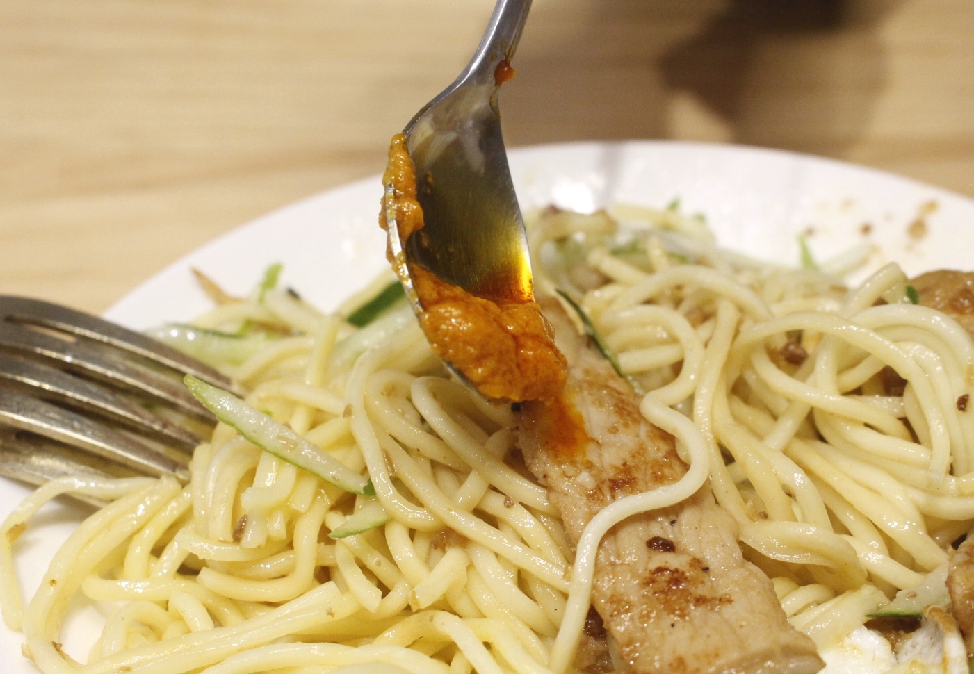 【食! 叉咪早餐 Chami_Breakfast】一早飛奔網美早餐店吃炒麵!蒸過的炒麵擺肉排、貢丸和荷包蛋超豐富! 【食! 叉咪早餐 Chami_Breakfast】一早飛奔網美早餐店吃炒麵!蒸過的炒麵擺肉排、貢丸和荷包蛋超豐富!