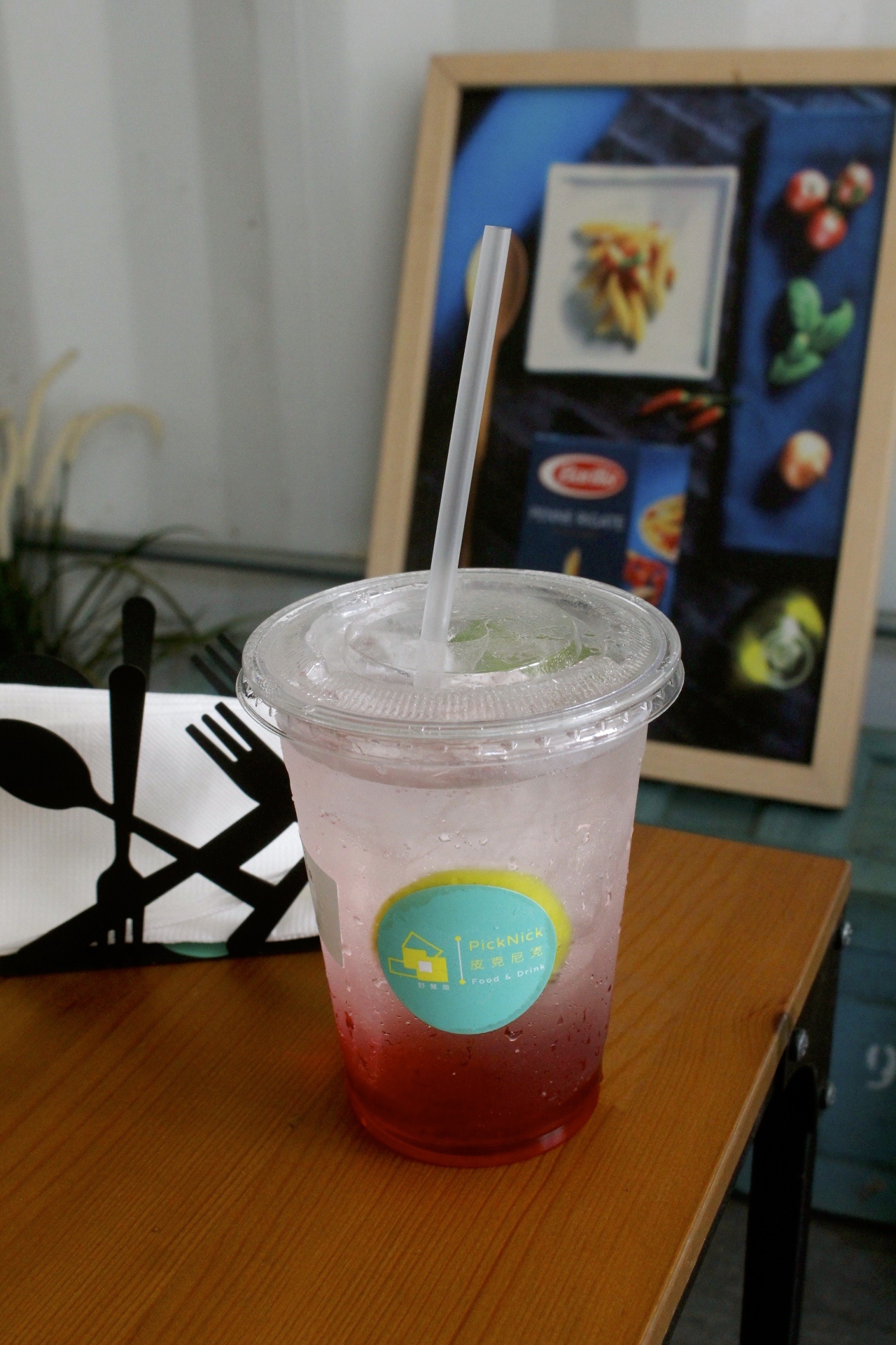 【食 Pick Nick 野餐趣】草皮上的咖啡輕食貨櫃屋。獨享2樓沙發包廂超幸福!全國食品材料行、附停車場、銅板價飲料 【食 Pick Nick 野餐趣】草皮上的咖啡輕食貨櫃屋。獨享2樓沙發包廂超幸福!全國食品材料行、附停車場、銅板價飲料