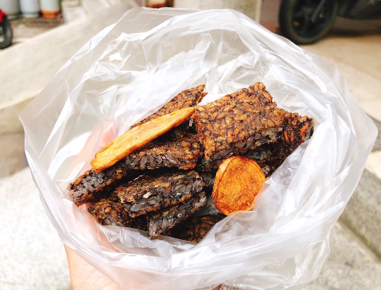 【食 麻油鵝血糕】藏匿傳統市場的限量美食。一星期只賣三天!賣完明天請早、在地傳統補品小吃 【食 麻油鵝血糕】藏匿傳統市場的限量美食。一星期只賣三天!賣完明天請早、在地傳統補品小吃