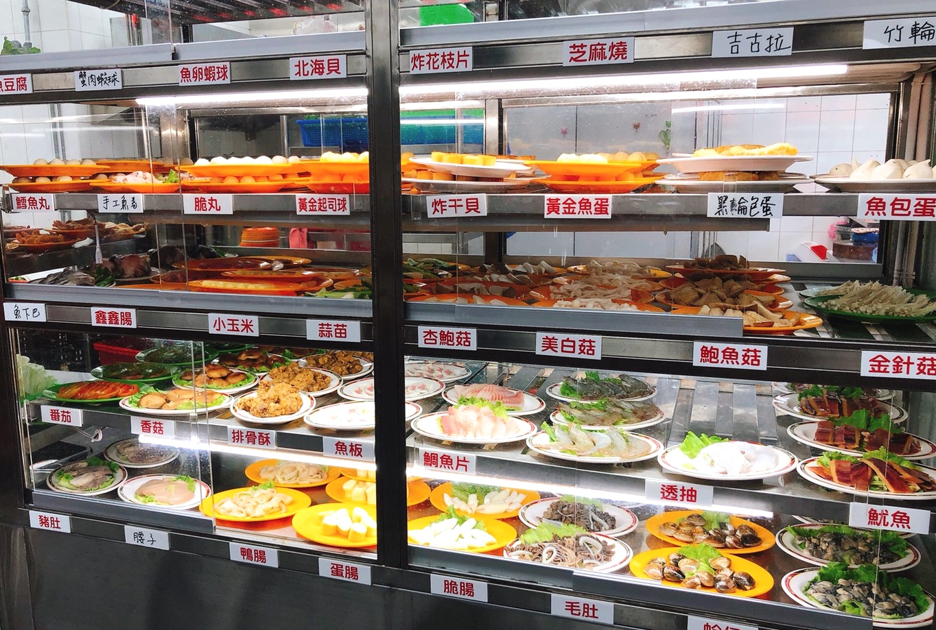 【食 小紅莓自助式石頭火鍋城】松江內湖老字號火鍋“桃園”也有分店!大火爆炒洋蔥、依盤計費、環境寬敞適合聚餐 【食 小紅莓自助式石頭火鍋城】松江內湖老字號火鍋“桃園”也有分店!大火爆炒洋蔥、依盤計費、環境寬敞適合聚餐