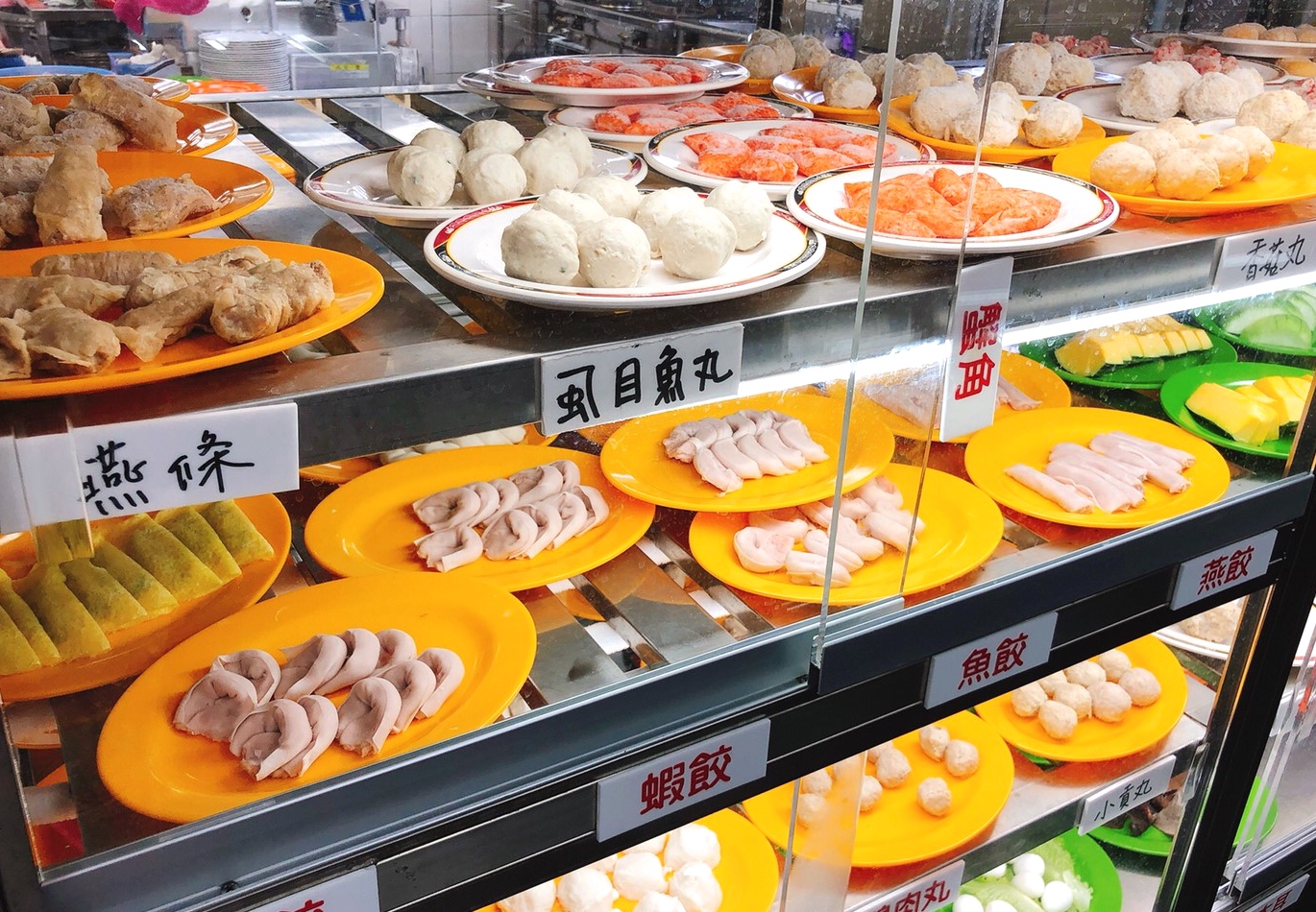 【食 小紅莓自助式石頭火鍋城】松江內湖老字號火鍋“桃園”也有分店!大火爆炒洋蔥、依盤計費、環境寬敞適合聚餐 【食 小紅莓自助式石頭火鍋城】松江內湖老字號火鍋“桃園”也有分店!大火爆炒洋蔥、依盤計費、環境寬敞適合聚餐