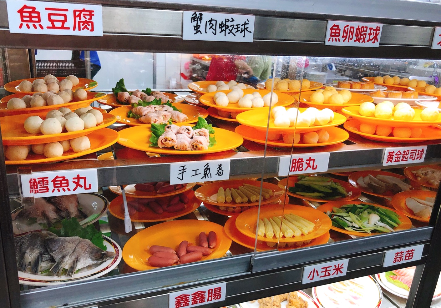 【食 小紅莓自助式石頭火鍋城】松江內湖老字號火鍋“桃園”也有分店!大火爆炒洋蔥、依盤計費、環境寬敞適合聚餐 【食 小紅莓自助式石頭火鍋城】松江內湖老字號火鍋“桃園”也有分店!大火爆炒洋蔥、依盤計費、環境寬敞適合聚餐