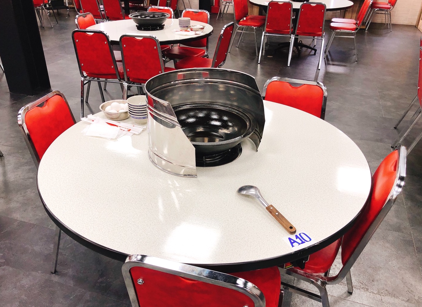 【食 小紅莓自助式石頭火鍋城】松江內湖老字號火鍋“桃園”也有分店!大火爆炒洋蔥、依盤計費、環境寬敞適合聚餐 【食 小紅莓自助式石頭火鍋城】松江內湖老字號火鍋“桃園”也有分店!大火爆炒洋蔥、依盤計費、環境寬敞適合聚餐