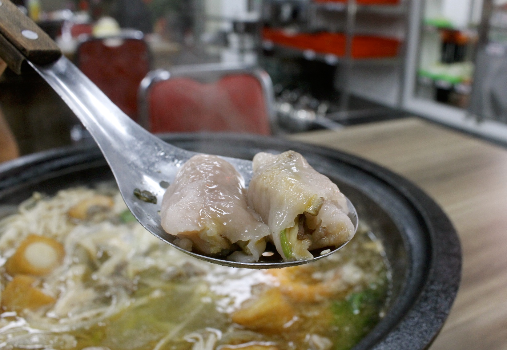 【食 小紅莓自助式石頭火鍋城】松江內湖老字號火鍋“桃園”也有分店!大火爆炒洋蔥、依盤計費、環境寬敞適合聚餐 【食 小紅莓自助式石頭火鍋城】松江內湖老字號火鍋“桃園”也有分店!大火爆炒洋蔥、依盤計費、環境寬敞適合聚餐