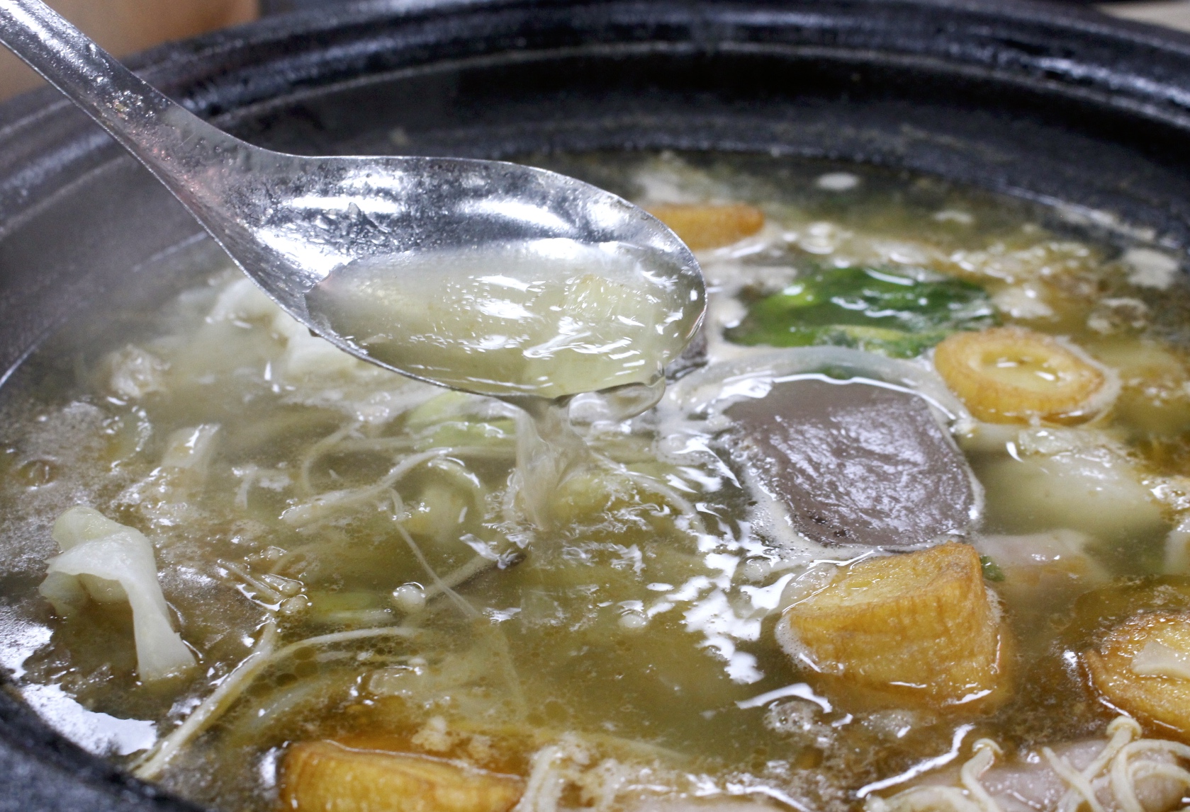 【食 小紅莓自助式石頭火鍋城】松江內湖老字號火鍋“桃園”也有分店!大火爆炒洋蔥、依盤計費、環境寬敞適合聚餐 【食 小紅莓自助式石頭火鍋城】松江內湖老字號火鍋“桃園”也有分店!大火爆炒洋蔥、依盤計費、環境寬敞適合聚餐