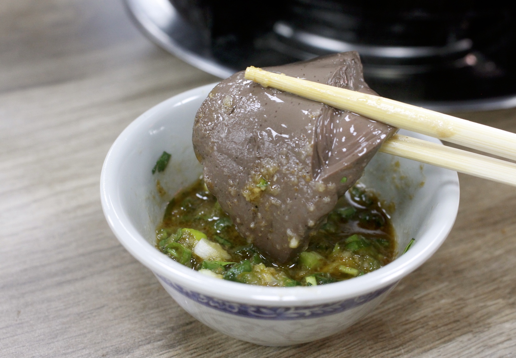 【食 小紅莓自助式石頭火鍋城】松江內湖老字號火鍋“桃園”也有分店!大火爆炒洋蔥、依盤計費、環境寬敞適合聚餐 【食 小紅莓自助式石頭火鍋城】松江內湖老字號火鍋“桃園”也有分店!大火爆炒洋蔥、依盤計費、環境寬敞適合聚餐